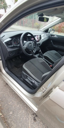 Volkswagen Polo cena 45999 przebieg: 68900, rok produkcji 2018 z Mieszkowice małe 56